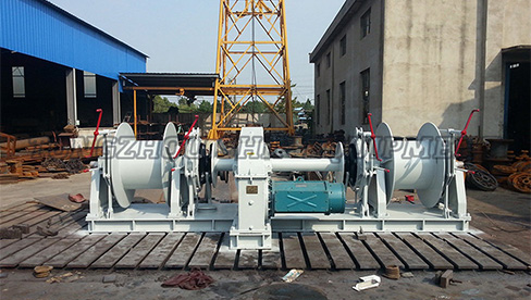 Elektrikli bir kombine rüzgar ve demirleme vinası